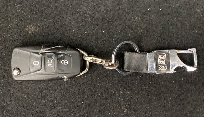 2018 Tata Tiago XT 1.2 REVOTRON, Petrol, Manual, 15,133 km, Key Close Up