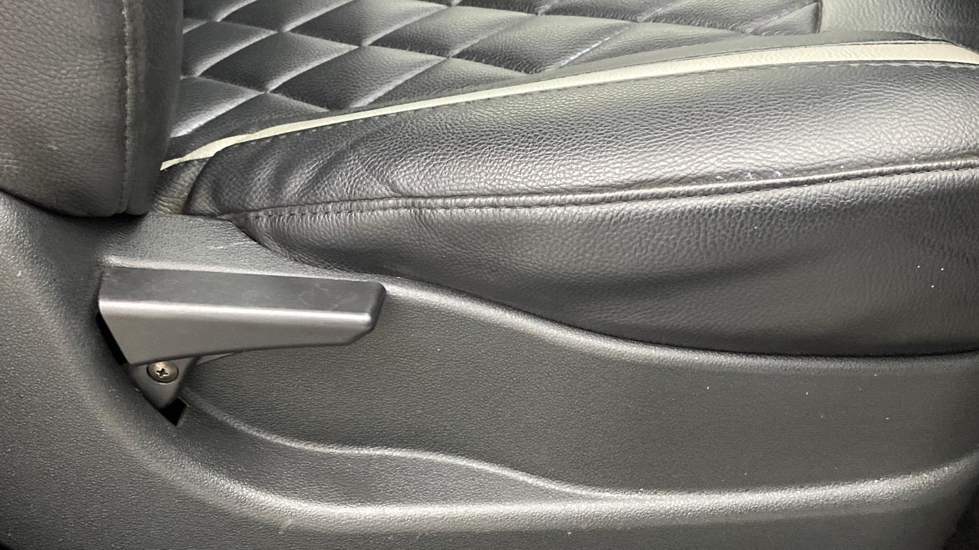 2018 Tata Tiago XT 1.2 REVOTRON, Petrol, Manual, 15,133 km, Driver Side Adjustment Panel