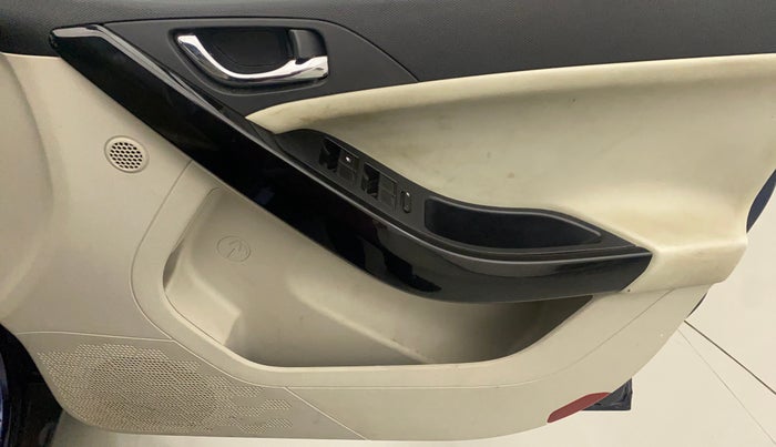 2022 Tata NEXON XZ PLUS PETROL SUNROOF, Petrol, Manual, 35,275 km, Driver Side Door Panels Control