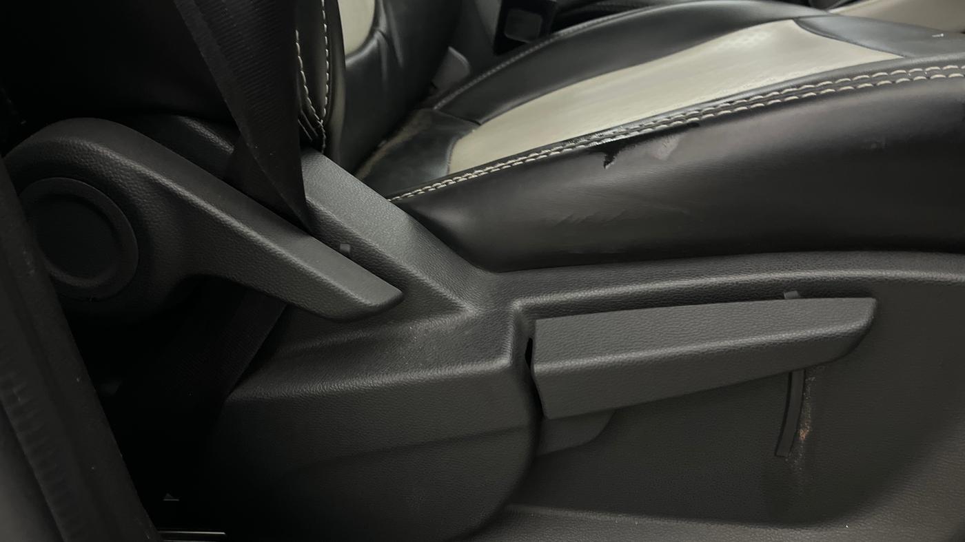 2024 MG ASTOR Select 1.5 MT (Ivory), Petrol, Manual, 26,202 km, Driver Side Adjustment Panel