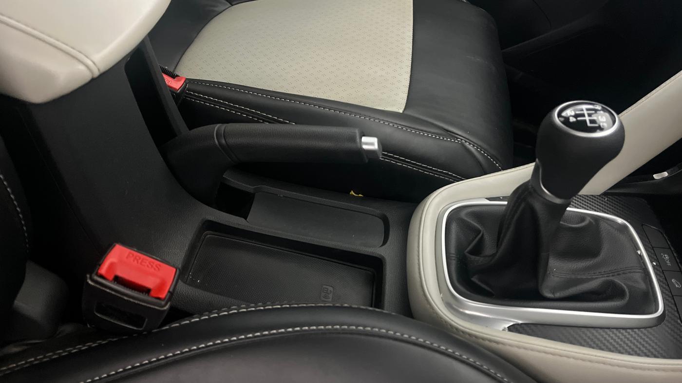 2024 MG ASTOR Select 1.5 MT (Ivory), Petrol, Manual, 26,202 km, Gear Lever