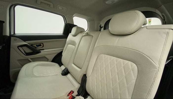 2022 Tata Safari XZA PLUS GOLD, Diesel, Automatic, 48,686 km, Right Side Rear Door Cabin