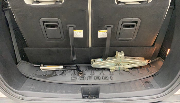2022 Tata Safari XZA PLUS GOLD, Diesel, Automatic, 48,686 km, Boot Inside
