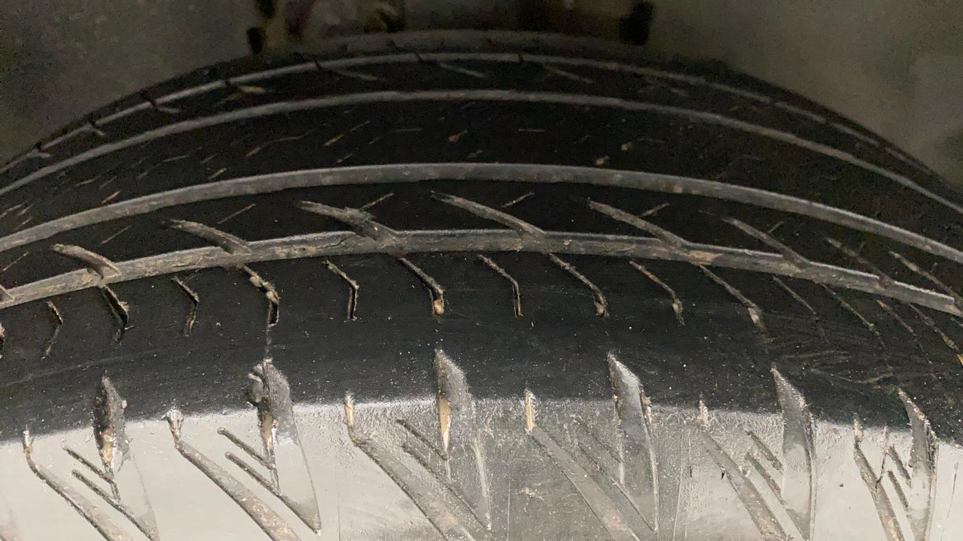 2022 Tata Safari XZA PLUS GOLD, Diesel, Automatic, 48,686 km, Right Front Tyre Tread