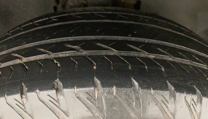 2022 Tata Safari XZA PLUS GOLD, Diesel, Automatic, 48,686 km, Right Front Tyre Tread