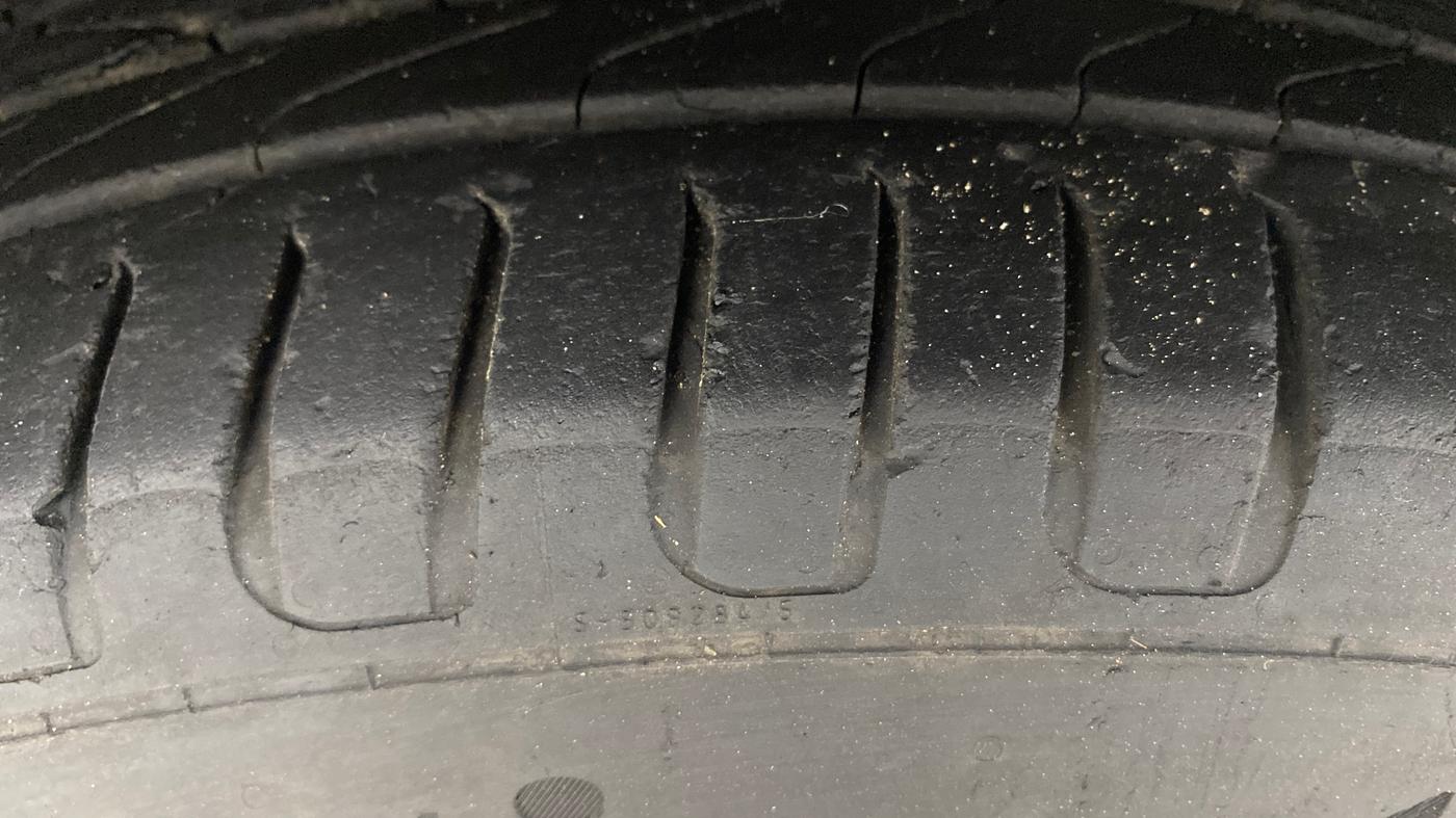 2016 Volkswagen Ameo HIGHLINE1.5L, Diesel, Manual, 80,973 km, Left Front Tyre Tread
