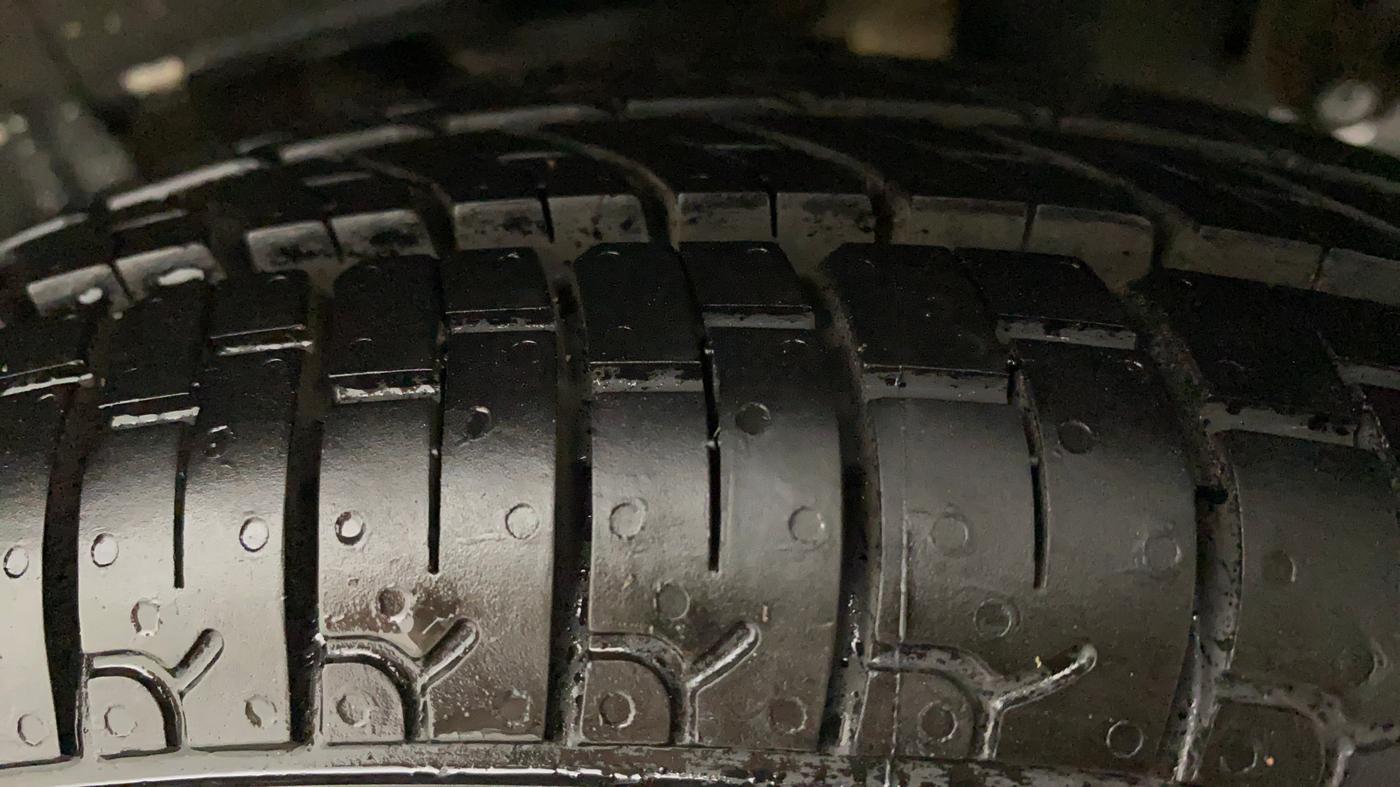 2011 Maruti Alto LXI, Petrol, Manual, 24,840 km, Right Rear Tyre Tread