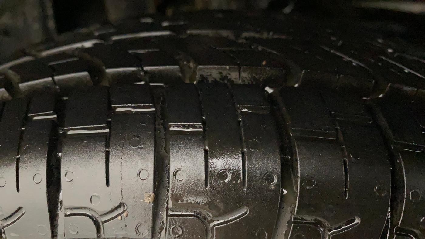 2011 Maruti Alto LXI, Petrol, Manual, 24,840 km, Left Rear Tyre Tread