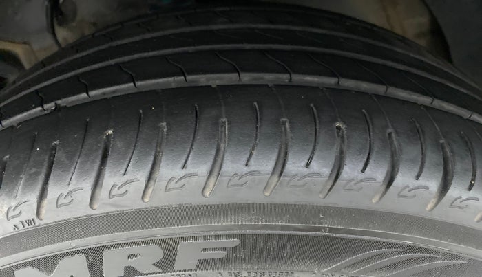 2021 Mahindra XUV300 1.2 W8 OPT, Petrol, Manual, 10,767 km, Left Front Tyre Tread