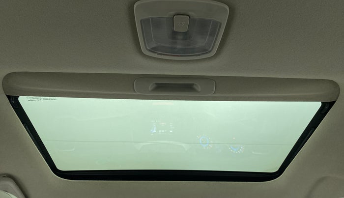 2021 Mahindra XUV300 1.2 W8 OPT, Petrol, Manual, 10,767 km, Moonroof/ Sunroof