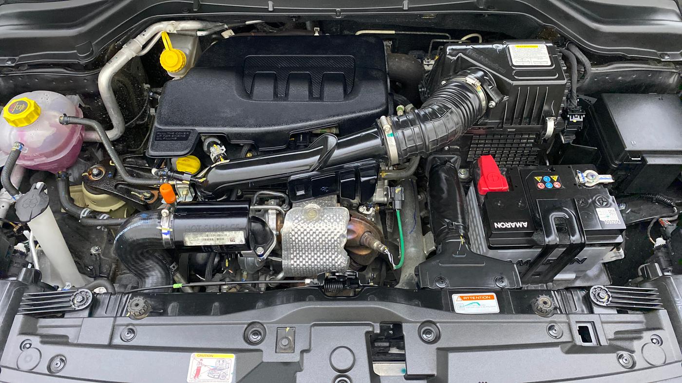 2021 Mahindra XUV300 1.2 W8 OPT, Petrol, Manual, 10,767 km, Open Bonet