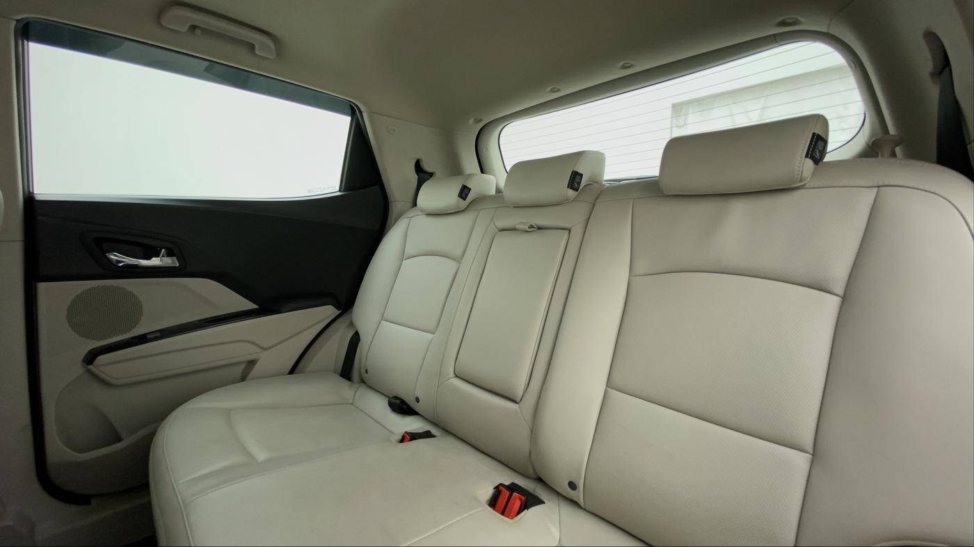 2021 Mahindra XUV300 1.2 W8 OPT, Petrol, Manual, 10,767 km, Right Side Rear Door Cabin