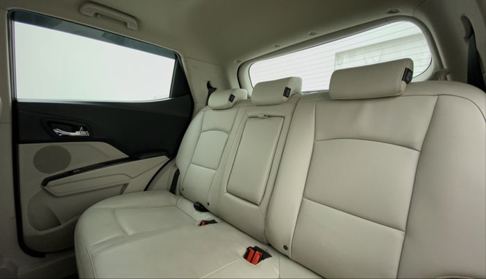 2021 Mahindra XUV300 1.2 W8 OPT, Petrol, Manual, 10,767 km, Right Side Rear Door Cabin
