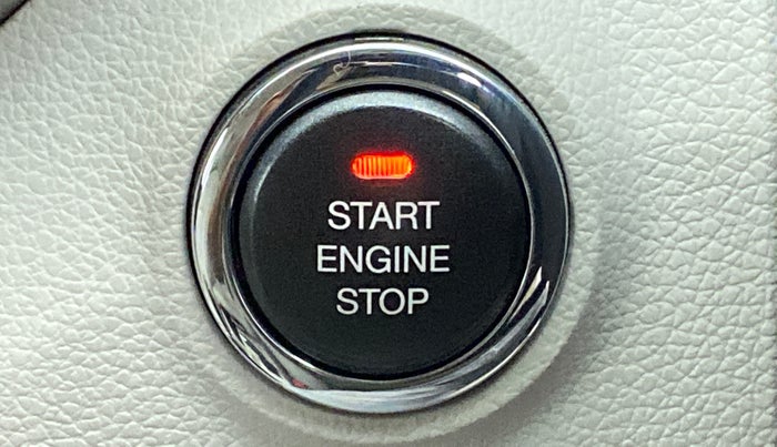 2021 Mahindra XUV300 1.2 W8 OPT, Petrol, Manual, 10,767 km, Keyless Start/ Stop Button