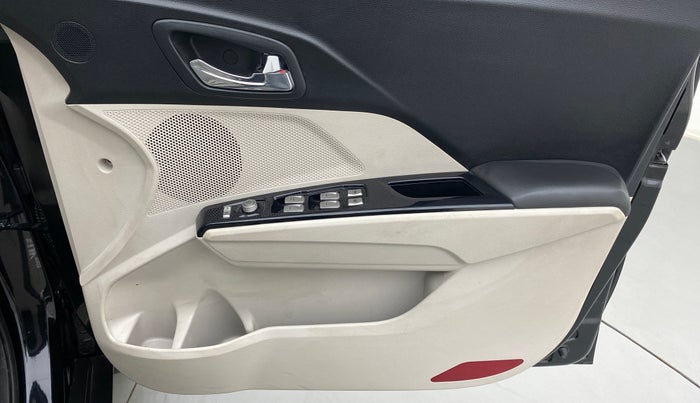 2021 Mahindra XUV300 1.2 W8 OPT, Petrol, Manual, 10,767 km, Driver Side Door Panels Control