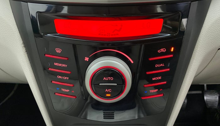2021 Mahindra XUV300 1.2 W8 OPT, Petrol, Manual, 10,767 km, Automatic Climate Control