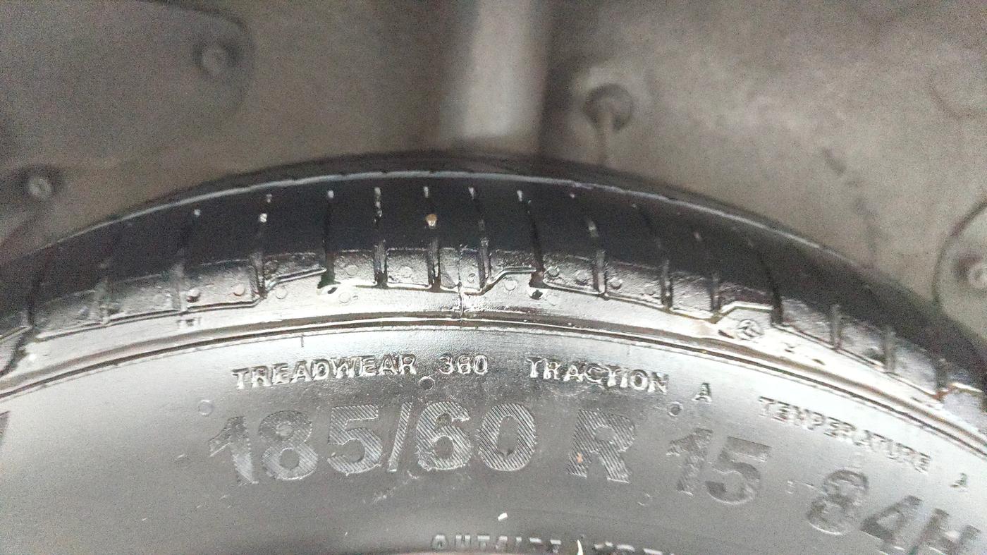 2017 Tata Zest XMS PETROL, Petrol, Manual, 72,663 km, Right Rear Tyre Tread