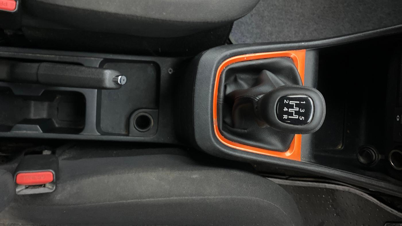 2023 Tata PUNCH ADVENTURE MT, Petrol, Manual, 36,490 km, Gear Lever