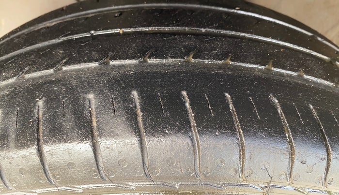 2019 Hyundai Elite i20 MAGNA PLUS 1.2, Petrol, Manual, 36,468 km, Left Front Tyre Tread