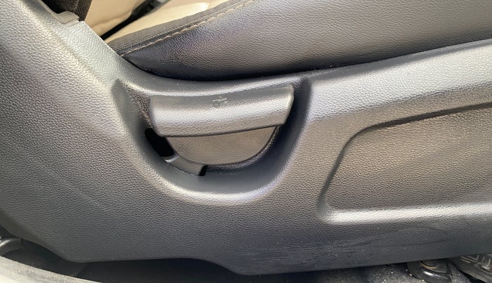 2019 Hyundai Elite i20 MAGNA PLUS 1.2, Petrol, Manual, 36,468 km, Driver Side Adjustment Panel