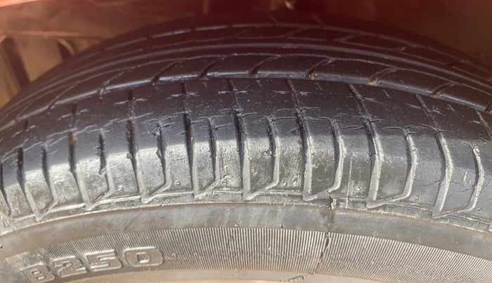 2012 Hyundai i10 SPORTZ 1.2 AT, Petrol, Automatic, 32,816 km, Left Front Tyre Tread