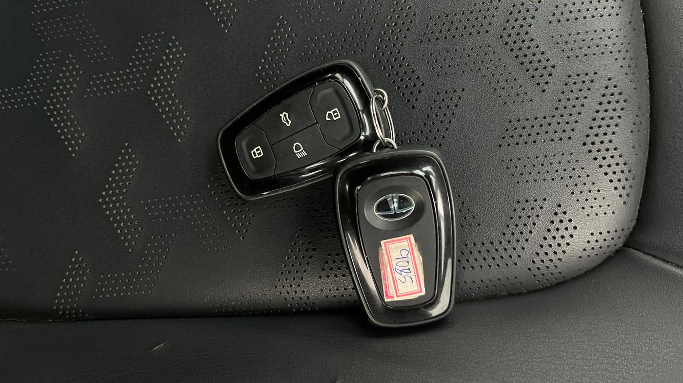 2021 Tata NEXON XZ PLUS (O) PETROL DARK EDITION, Petrol, Manual, 73,349 km, Key Close Up