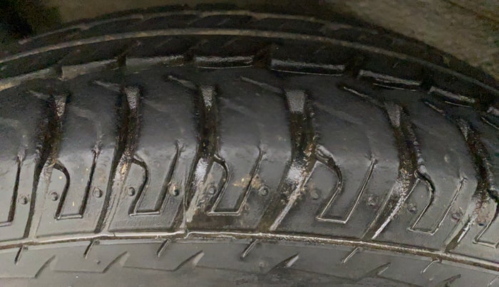 2014 Maruti Wagon R 1.0 LXI CNG, CNG, Manual, 58,461 km, Right Front Tyre Tread