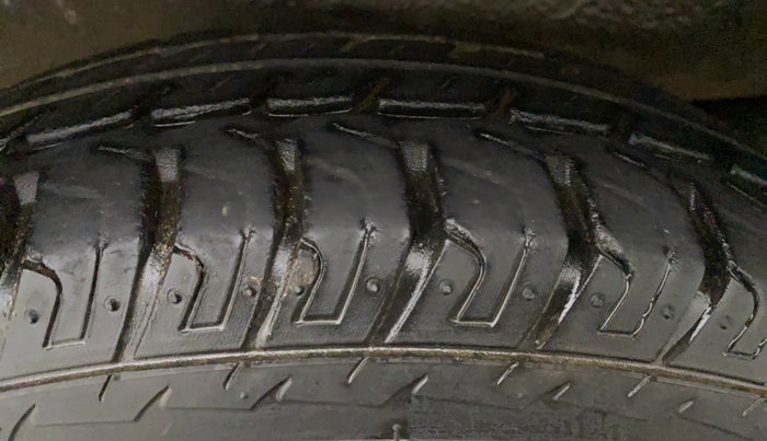 2014 Maruti Wagon R 1.0 LXI CNG, CNG, Manual, 58,461 km, Left Front Tyre Tread