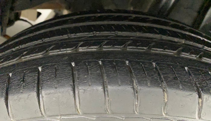 2015 Renault Duster RXL PETROL, Petrol, Manual, 68,478 km, Left Rear Tyre Tread