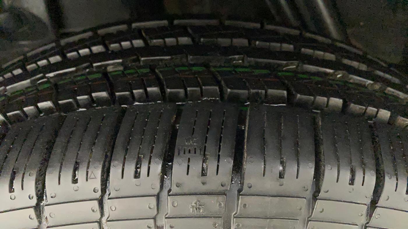 2015 Renault Duster RXL PETROL, Petrol, Manual, 68,478 km, Right Rear Tyre Tread