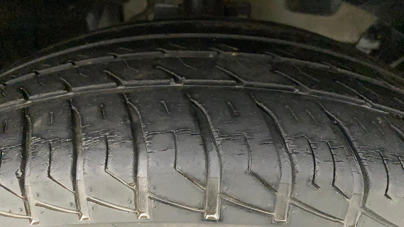 2015 Renault Duster RXL PETROL, Petrol, Manual, 68,478 km, Right Front Tyre Tread