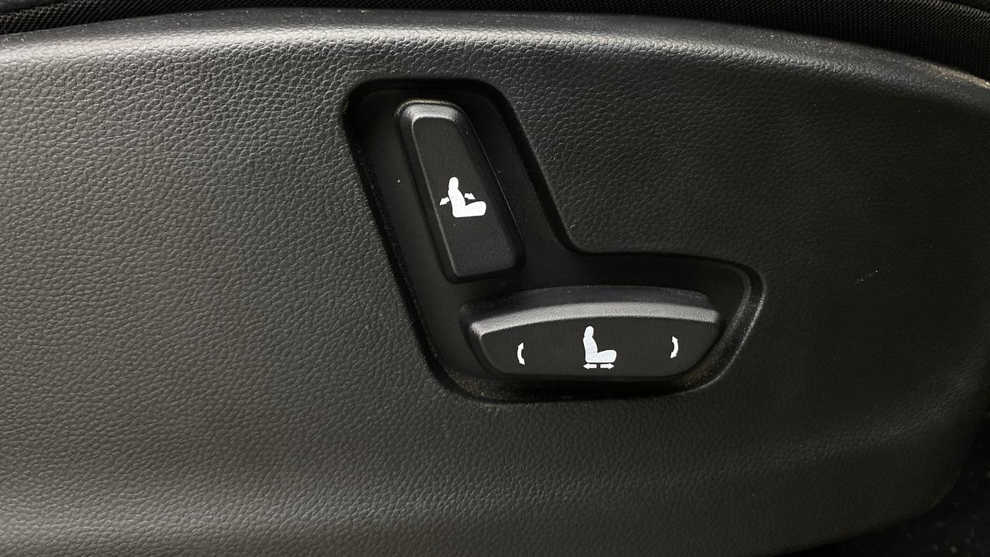 2025 MG HECTOR PLUS SAVVY PRO 1.5 TURBO CVT 7 STR, Petrol, Automatic, 14,716 km, Driver Side Adjustment Panel