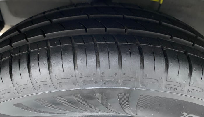 2021 Hyundai GRAND I10 NIOS MAGNA 1.2 MT, Petrol, Manual, 10,128 km, Right Rear Tyre Tread