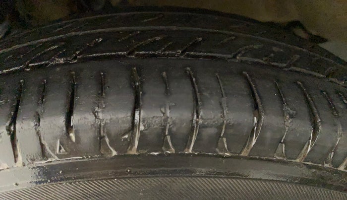 2015 Maruti Wagon R 1.0 LXI CNG, CNG, Manual, 91,823 km, Left Front Tyre Tread