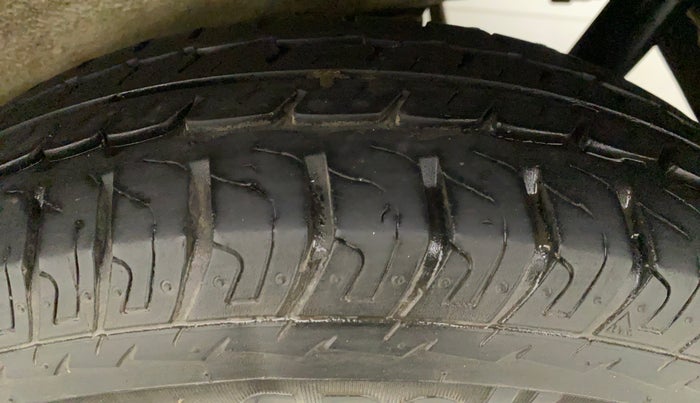 2015 Maruti Wagon R 1.0 LXI CNG, CNG, Manual, 91,823 km, Left Rear Tyre Tread