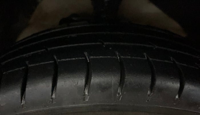 2018 Maruti Eeco 5 STR WITH A/C+HTR, Petrol, Manual, 56,107 km, Left Front Tyre Tread