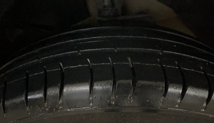 2018 Maruti Eeco 5 STR WITH A/C+HTR, Petrol, Manual, 56,107 km, Right Front Tyre Tread