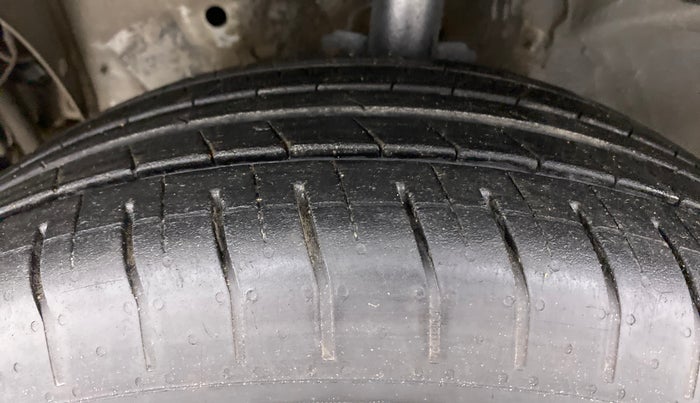 2012 Renault Duster 85 PS RXL DIESEL, Diesel, Manual, 68,555 km, Left Front Tyre Tread