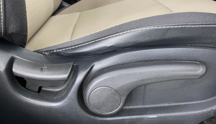 2015 Hyundai Elite i20 SPORTZ 1.2, Petrol, Manual, 62,192 km, Driver Side Adjustment Panel