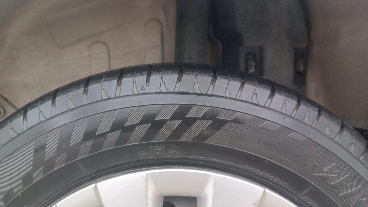2015 Toyota Etios Liva G, Petrol, Manual, 83,141 km, Left Rear Tyre Tread