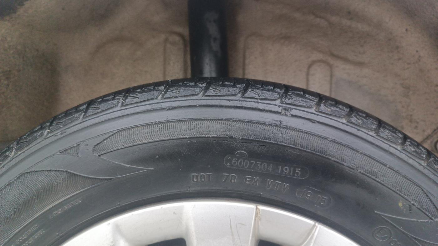 2015 Toyota Etios Liva G, Petrol, Manual, 83,141 km, Right Rear Tyre Tread