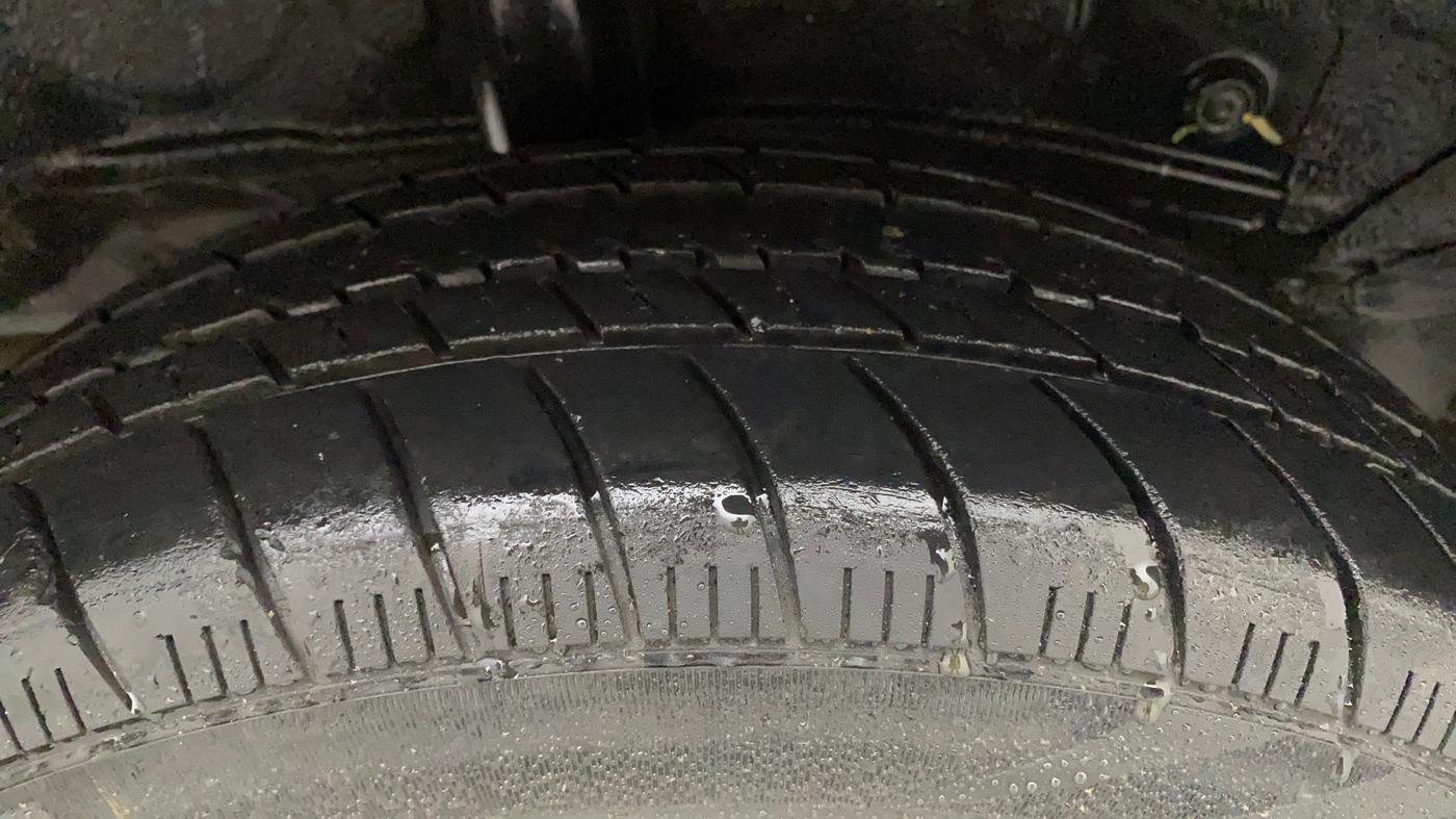2014 Toyota Etios G, Petrol, Manual, 76,413 km, Right Rear Tyre Tread