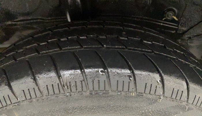 2014 Toyota Etios G, Petrol, Manual, 76,413 km, Right Rear Tyre Tread