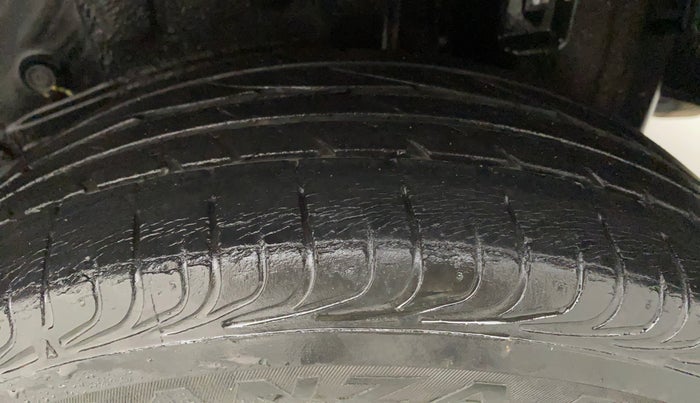 2014 Toyota Etios G, Petrol, Manual, 76,413 km, Left Rear Tyre Tread