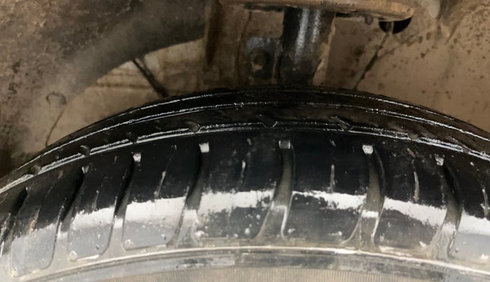 2018 Maruti Swift LXI, Petrol, Manual, 30,746 km, Left Front Tyre Tread