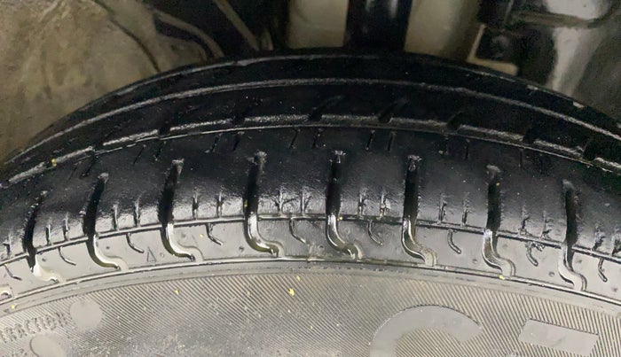 2019 Renault Kwid RXT 1.0 AMT (O), Petrol, Automatic, 33,831 km, Right Front Tyre Tread