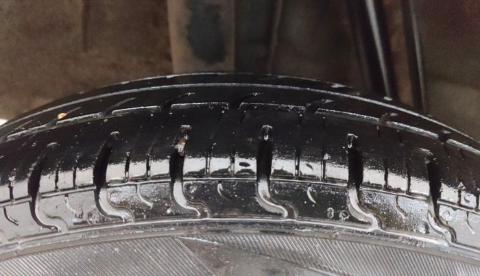 2019 Renault Kwid RXT 1.0 (O), Petrol, Manual, 89,702 km, Right Rear Tyre Tread