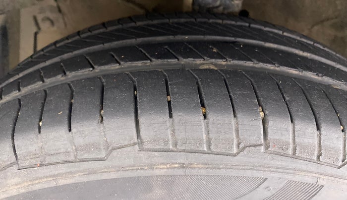 2013 Maruti Swift Dzire ZXI 1.2 BS IV, Petrol, Manual, 77,458 km, Left Front Tyre Tread