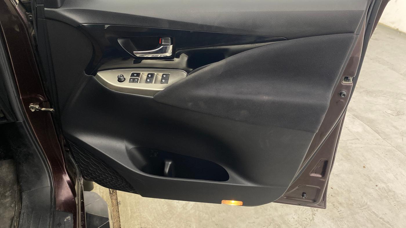 2017 Toyota Innova Crysta 2.4 VX 7 STR, Diesel, Manual, 64,312 km, Driver Side Door Panels Control
