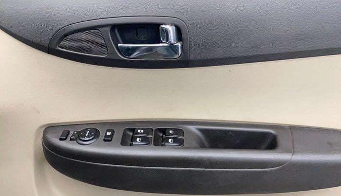 2013 Hyundai i20 MAGNA 1.2, Petrol, Manual, 78,973 km, Driver Side Door Panels Control